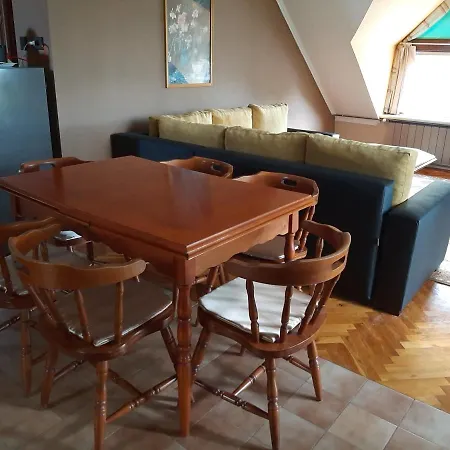 Tilesch Apartament